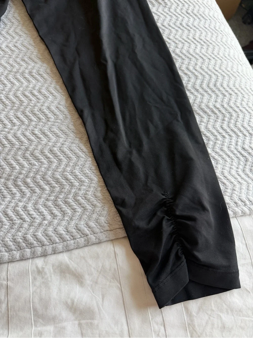 Calvin Klein Performance Black High-Waist Ruched Ankle Leggings - Picture 9 of 10